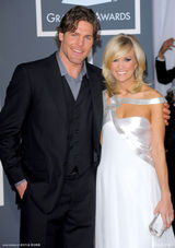 高清组图：凯莉-安德伍德丝缎礼服衬蜜色美肌