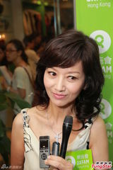 组图：赵雅芝中环助阵品牌活动显成熟风韵