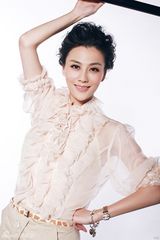 组图：江易珈时尚写真 演绎摩登短发女王