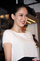 组图：陈乔恩优雅出席代言 自曝没对象