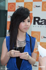 组图：邓紫棋拍拖讲求缘分 不担心变盛女