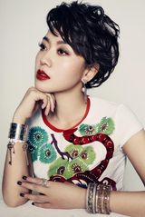 幻灯图集：闫妮贺岁大片曝光 将赴柏林争夺影后