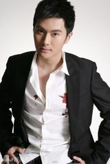 组图：演员沈泰时尚帅气 宣传照彰显型男本色