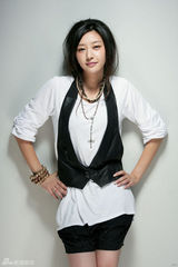 高清图：唐一菲告别古典美 中性写真尽显别样性感