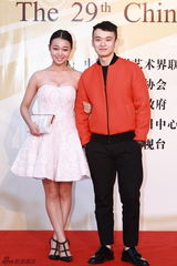 组图：金鸡百花闭幕红毯 俊男美女群星闪耀