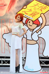 组图：杨丞琳签唱水淹歌迷 兄弟郑元畅送被同眠