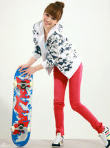 高清：柳岩清丽写真曝光 青春动感亲善开朗