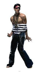 组图：吴建豪新造型半裸被绑 肌肉勃发玩SM