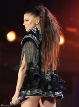 高清图：世界杯官方演唱会上演 夏奇拉热力四射