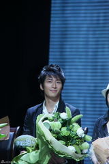 组图：《倾城之泪》周冬雨希望另一半是多啦A梦