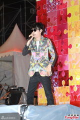 组图：春浪音乐节举办 萧敬腾张震岳热狗齐聚