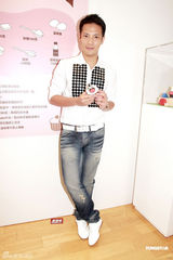 幻灯图：郑欣宜减肥成功变尖下巴 直言上围有缩水