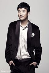 组图：戚迹时尚写真潮流西装展型男魅力