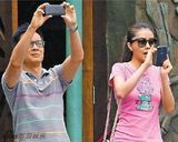 组图：熊黛林热恋新加坡富商2月 打情骂俏被拍