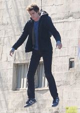 组图：新蜘蛛侠亮相洛杉矶 腾空拍摄表情惬意