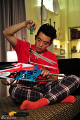 组图：《囧人》郑恺出演最潮宅男