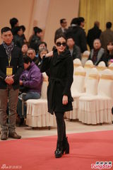 组图：方逸华跪拜邵逸夫 刘德华张学友致祭