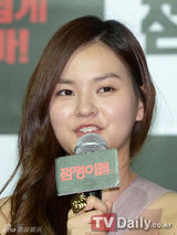 组图：李帝勋金秀路等出席韩片《占卜师们》发布会