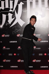 组图：2012微博之夜红毯-韩庚复古中山装亮相