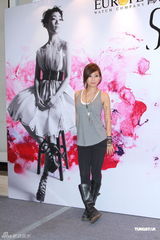 组图：林忆莲红馆个唱落幕 感谢歌迷一路陪伴