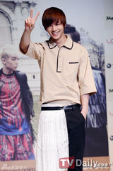 组图：韩团TEEN TOP携新碟回归 首唱会帅气