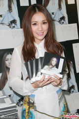 组图：谢安琪新专辑疑遭旧东家打对台 不予追究