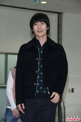 组图：日本花美男三浦春马抵台 粉丝扎堆围观