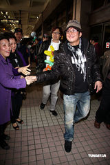 高清组图：温拿五虎周末小巨蛋开唱 最常青乐团遭师奶粉丝接机 