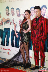 组图：范冰冰助阵COOLGUY 遇痴情粉丝胸前签名