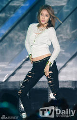 组图：东方神起亮相韩流演唱会 显人气红星气魄