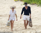 奥利维亚携未婚夫沙滩湿身肉搏 野性陶醉忘我