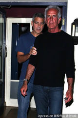 组图：皮特好事将近包场宴请好友乔治-克鲁尼