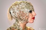 组图：Lady Gaga赴Bambi颁奖礼 金丝包头惨变榴莲