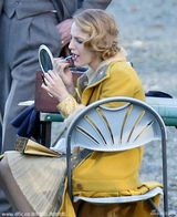 组图：绯闻女孩S片场热拥男星 风大掀裙尖叫