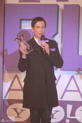 组图：中韩明星齐聚搜寻人气大奖颁奖礼  