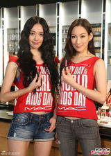 组图：名模李晓涵王心恬性感站台 为爱滋发声