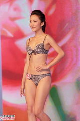 组图：中国小姐香港区三甲出炉现场颁奖