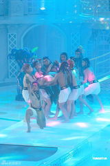 组图：2012港姐竞选现场 众佳丽泳装表演
