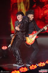 组图：林俊杰小巨蛋开唱 萧敬腾林志颖等助阵