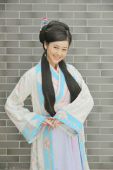 组图：《十五贯》横店热拍 梁冠华甄锡华服美饰