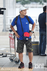 组图：韩星韩恩贞等《丛林的法则》成员赴非洲