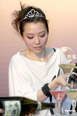 高清图：张靓颖分身有术日赶两场 出道五年无假期