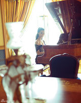 组图：张歆艺最新封面大片  异国打造浪漫唯美情调