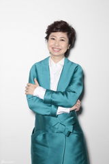 组图：薛晓路造型干练拍大片 谈电影市场新格局