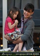 幻灯图集：苏瑞和妈妈逛街 人小鬼大表情可爱