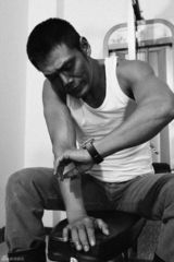 组图：硬汉邵兵健身黑白瞬间 用枯燥和孤独丰富角色