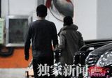 组图：刘若英携男性友人深夜按摩 同回公寓