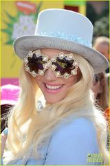 组图:儿童选择奖红毯  暮光女秀美腿钱妞变绅士