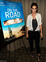 组图：斯图尔特烟熏妆亮相《在路上》纽约放映