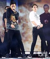 组图：BEAST举行新专辑见面会 帅气热舞